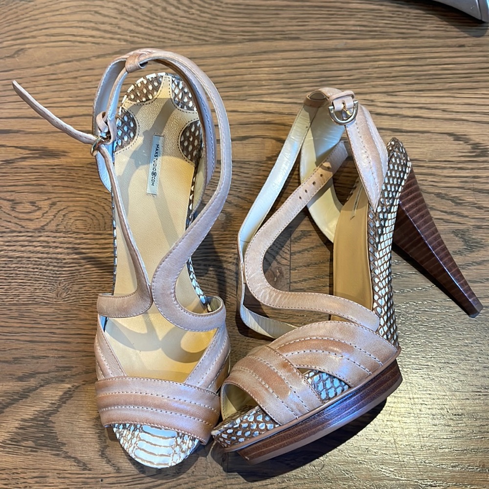 Max Studio . Com Snake And Light Leather Heel - image 1